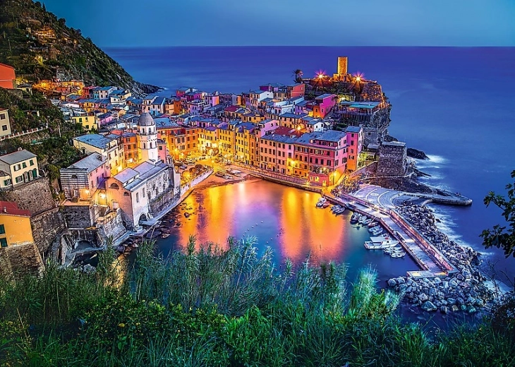Encantador motivo de Vernazza al atardecer