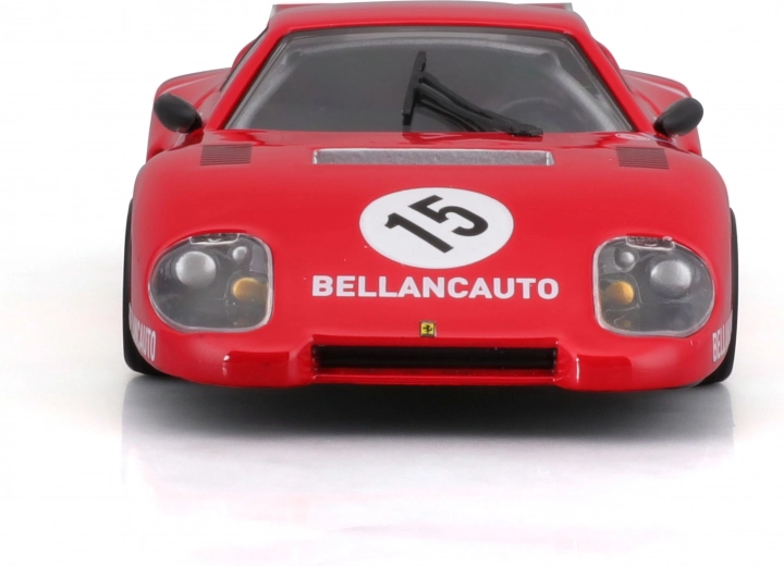 Auténtica decoración de competición (livery) con el número 15
