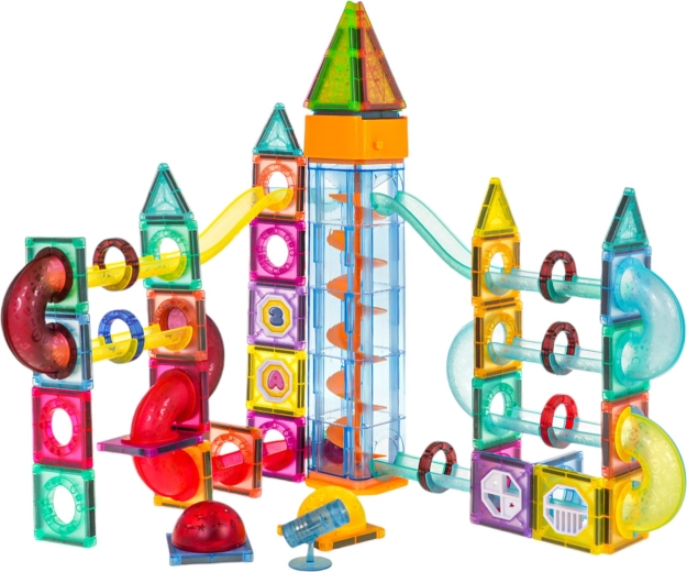 Construcción creativa de circuitos de canicas