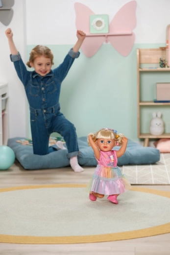 Excelente movilidad y se mantiene de pie sola