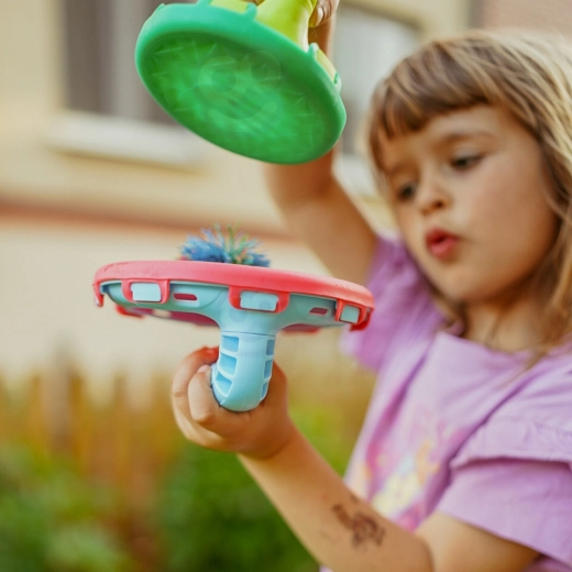 Juego activo al aire libre y en casa