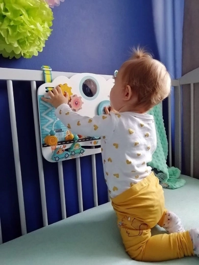 Colgado seguro en la cuna