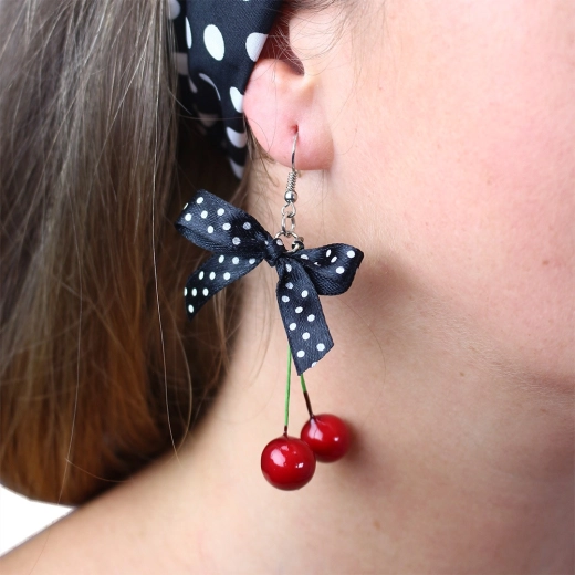 Pendientes de cerezas con lazo de lunares
