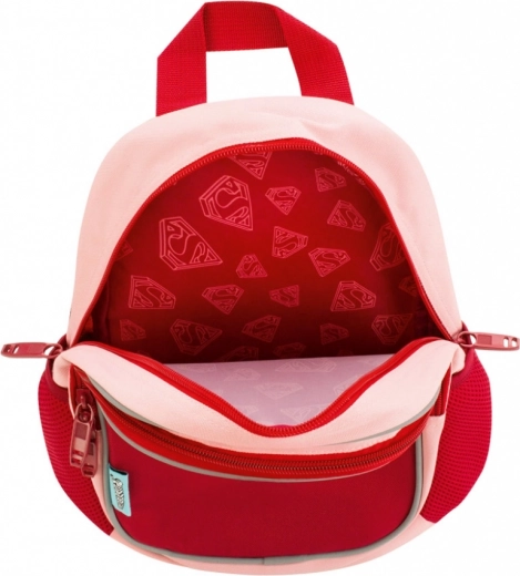 Compartimento principal espacioso e interior ordenado