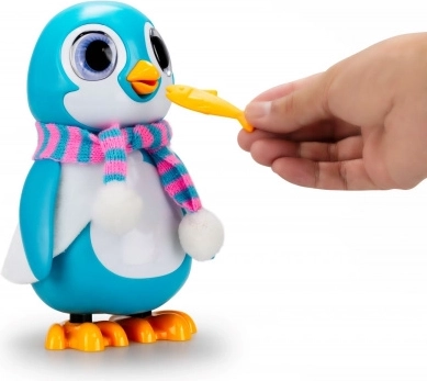 Dale de comer la galleta de pescado