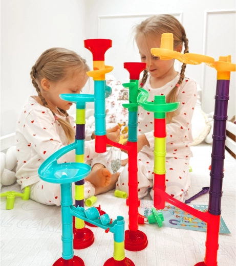 Desarrolla la motricidad y el pensamiento lógico