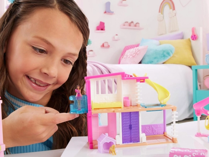 Juego interactivo con ascensor y elementos abatibles