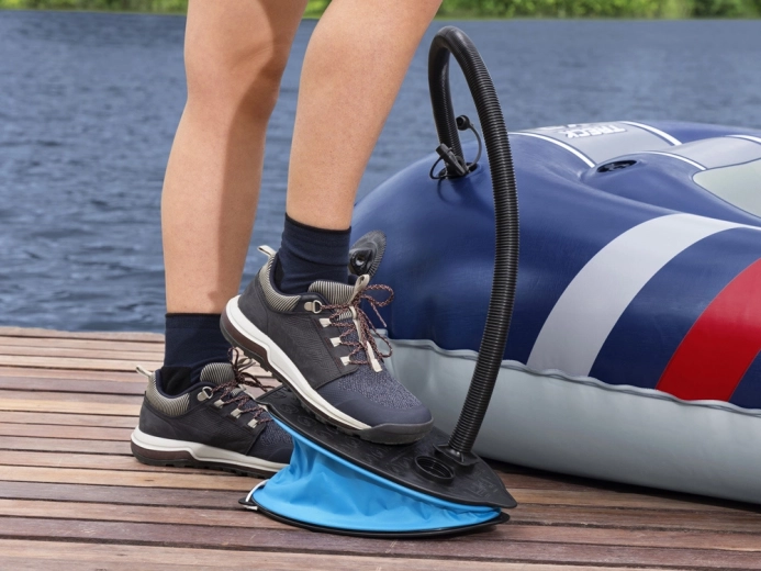 Cómodo control con el pie en exteriores