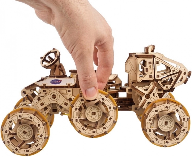 Tracción 6x6 y motor de resorte