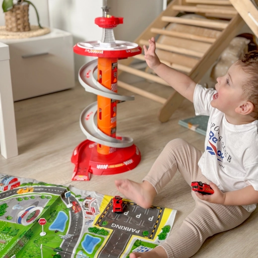 Completa estación de salida de bomberos