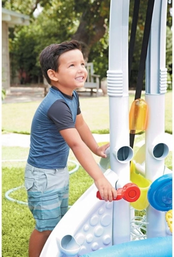 Transportador interactivo de agua y pelotas