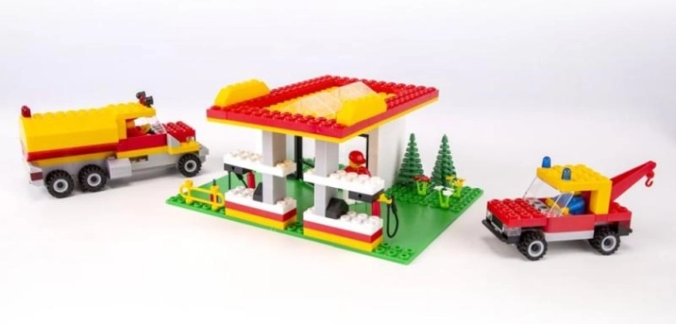 Cisterna y grúa en acción