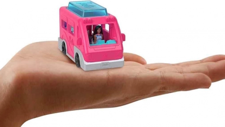 Mini muñeca BARBIE lista para la aventura