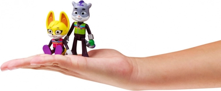 Dos figuras heroicas con “alas”