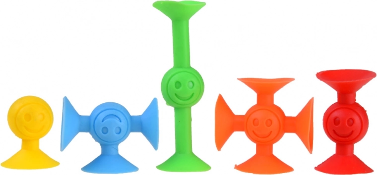 Piezas coloridas y sonrientes