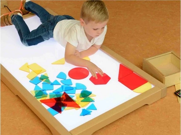 Juego translúcido de colores