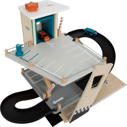 Tres niveles de diversión con ascensor funcional