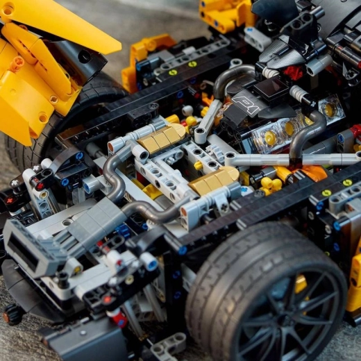 Técnica auténtica: motor V8 y caja de cambios de 7 velocidades