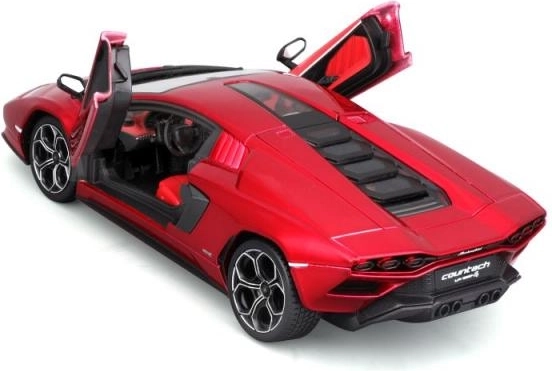 Puertas abatibles e interior detallado