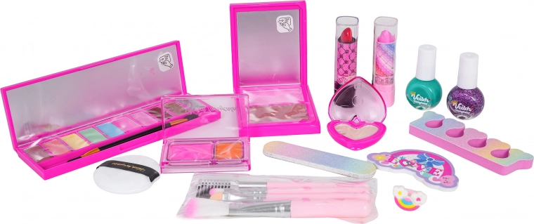 Amplio set para maquillaje y manicura
