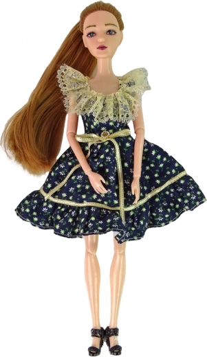 Elegante vestido floral y accesorios