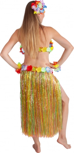 Detalles florales para un look tropical