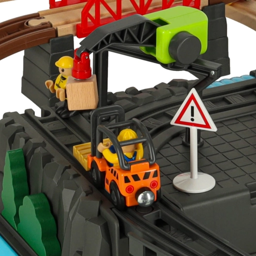 Obra con grúa y carritos