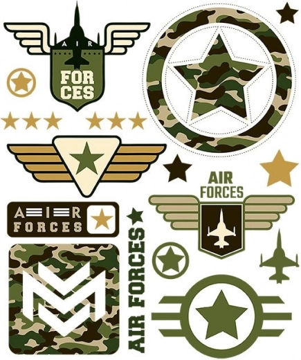 Motivos militares y de aviación para un estilo llamativo