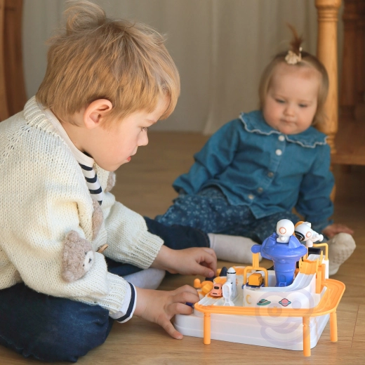 Carreras y juego en equipo con 3 cochecitos
