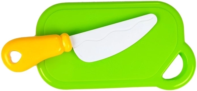 Cuchillo y tabla seguros para un juego realista