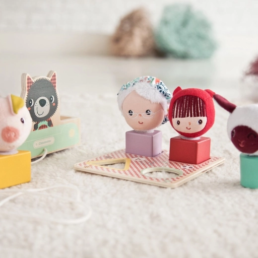 Personajes con velcro para el juego de historias