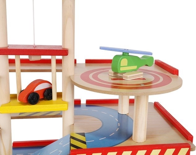 Diversión multinivel con ascensor y heliopuerto