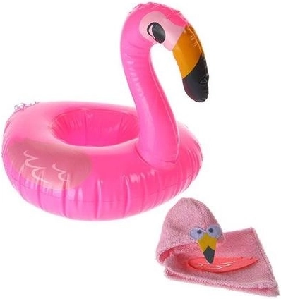 Fiesta en la piscina llena de accesorios