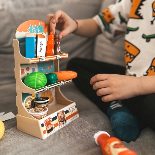 Estantería y báscula para un juego de tienda real