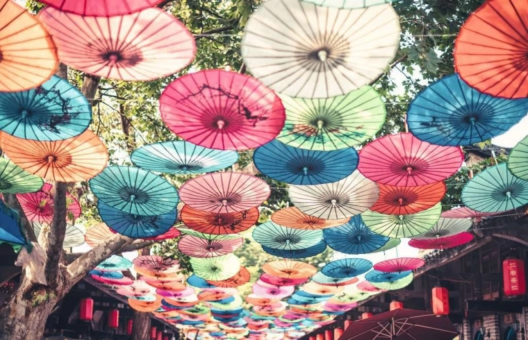 Relajación inmediata con un motivo de paraguas de colores