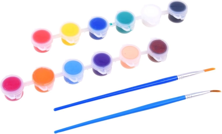 Equipo creativo completo con pinturas y pinceles