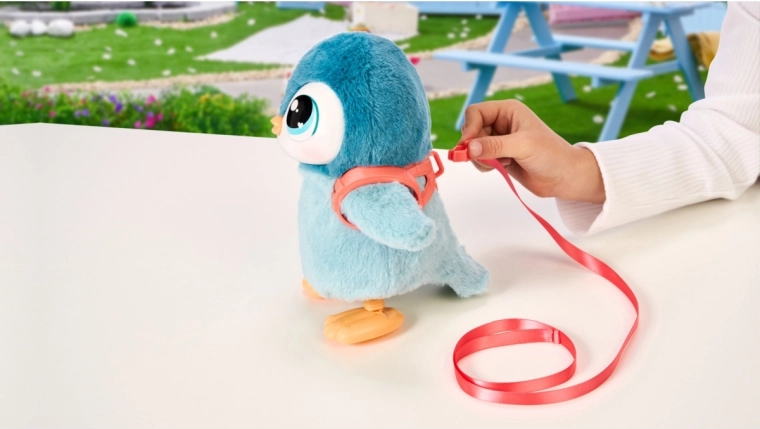 Camina, se balancea y agita las alas