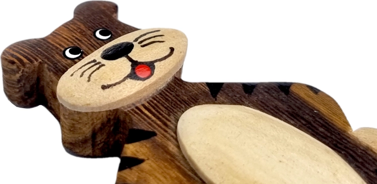 Hecho a mano con cinco tipos de madera