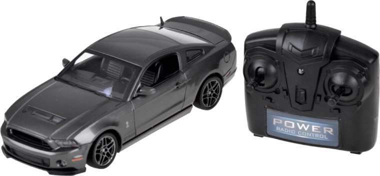 Neumáticos de goma y tracción trasera