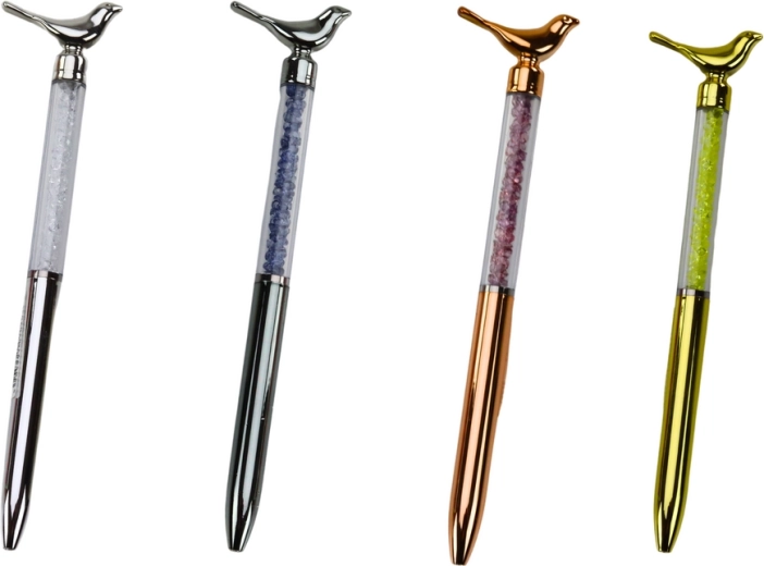 Cristales brillantes y adorno de pajarito