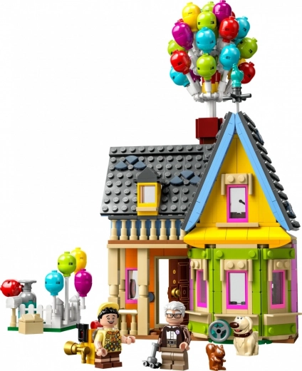 Casa icónica con globos para grandes aventuras