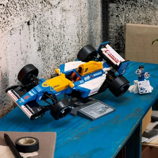 Minifigura de Nigel Mansell y soporte con placa