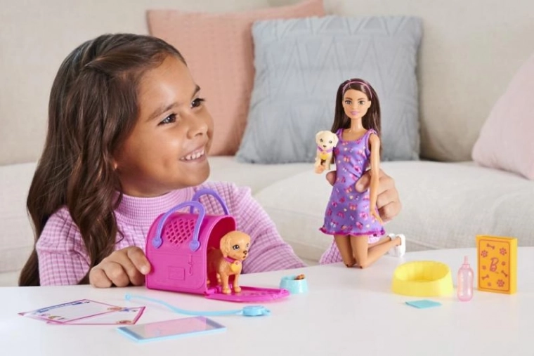 Juego realista con Barbie