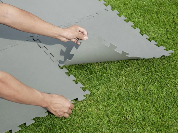 Montaje fácil gracias a los encajes tipo puzzle