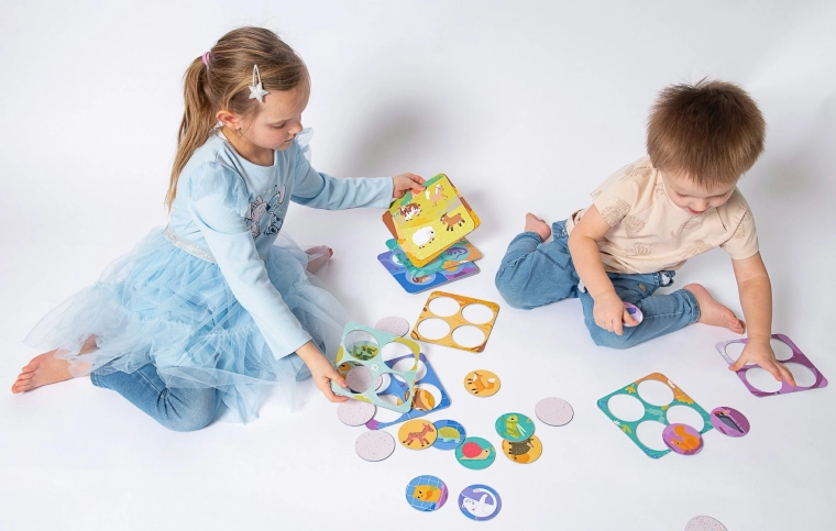 Fichas grandes y tableros resistentes para manos pequeñas