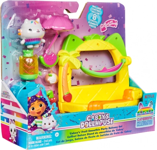 Figura de CAKEY y diversión en el balcón