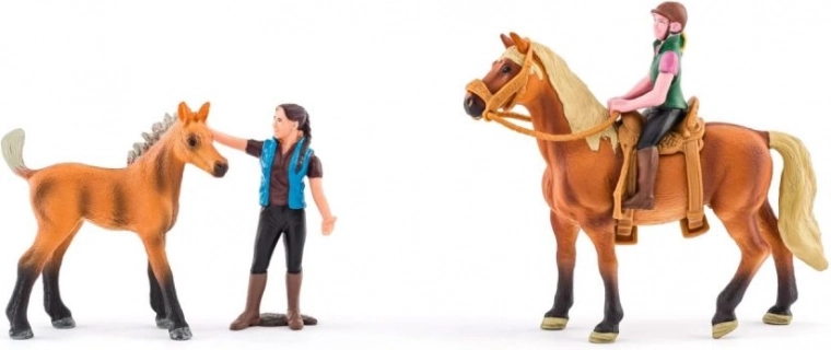 Figuras de caballos y jinetes con atención al detalle