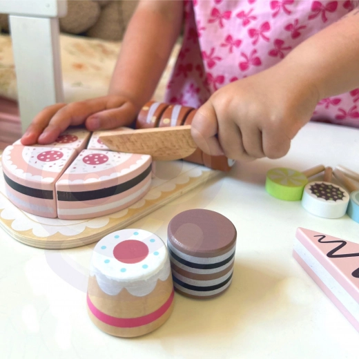 Pastel para cortar para una pastelería realista