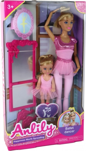 Mamá e hijita con dulces trajes