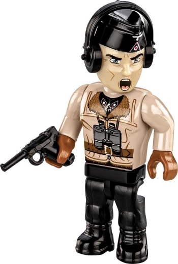 Figura de tanquista y abundantes accesorios